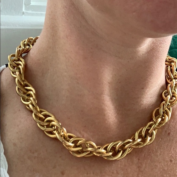 Gold tone, heavy chain necklace - Picture 3 of 3